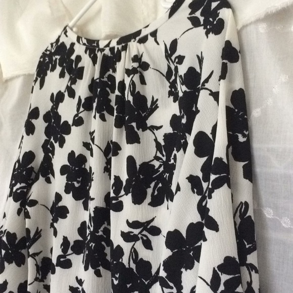 Vince Camute Black white kimono sleeve floral XS S - Picture 4 of 8